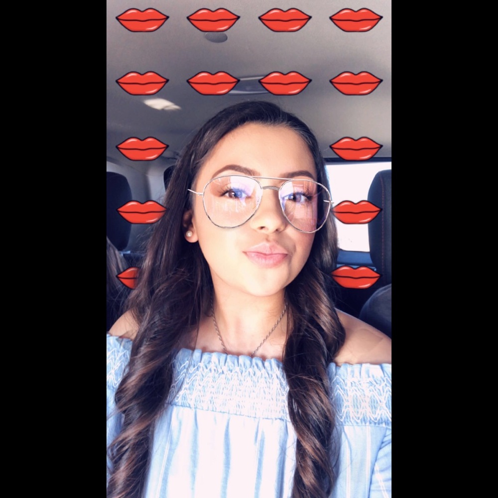 Meet your Posher, Kayla